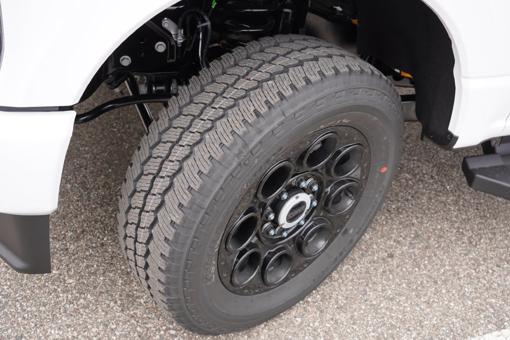 New 2027 Ford F350 Lariat w/ Black Appearance Package AWD/4WD image 9