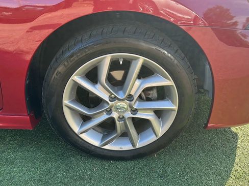 Used 2013 Nissan Sentra SR w/ Premium Pkg FWD image 48