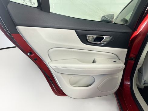 Used 2019 Volvo S60 T5 Momentum w/ Multimedia Package FWD image 27