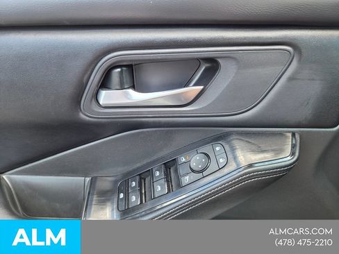 Used 2025 Nissan Rogue SV FWD image 27
