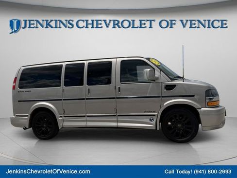 Used 2021 Chevrolet Express 2500 RWD image 2