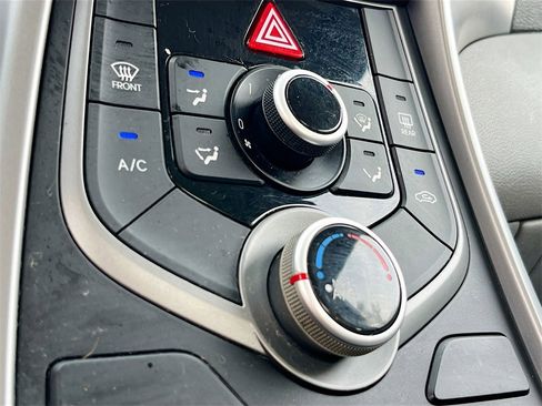 Used 2016 Hyundai Elantra SE image 14