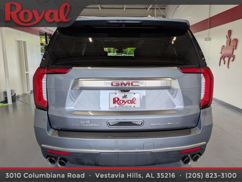 Used 2021 GMC Yukon XL Denali w/ Denali Premium Package RWD image 3