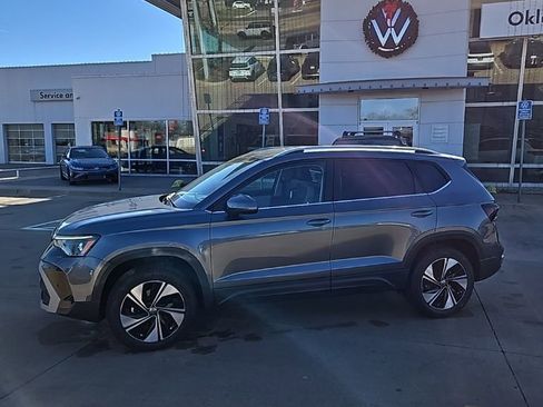 New 2026 Volkswagen Taos SE image 8