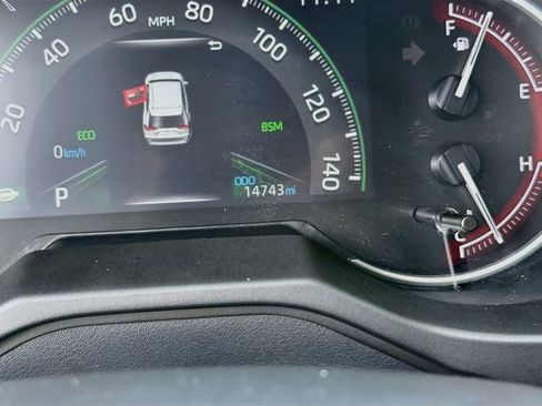 Used 2025 Toyota RAV4 XLE w/ Convenience Package FWD image 12