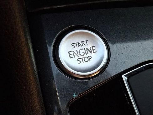 Used 2018 Volkswagen Tiguan SE w/ 3rd Row Seat Package image 23