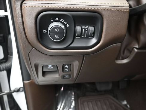 Used 2025 RAM 1500 Limited AWD/4WD image 12