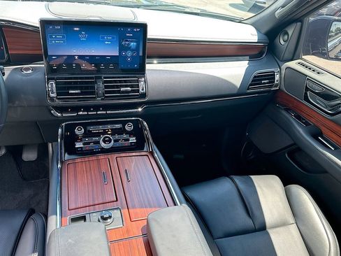 Certified 2024 Lincoln Navigator Premiere AWD/4WD image 20