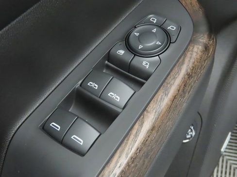 Used 2023 GMC Acadia Denali w/ Denali Technology Package image 24