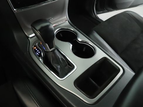 Used 2020 Jeep Grand Cherokee Altitude AWD/4WD image 16