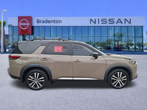 Used 2023 Nissan Pathfinder Platinum AWD/4WD image 4