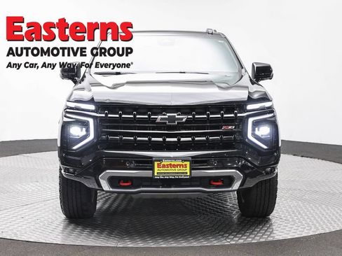 Used 2025 Chevrolet Suburban Z71 AWD/4WD image 2