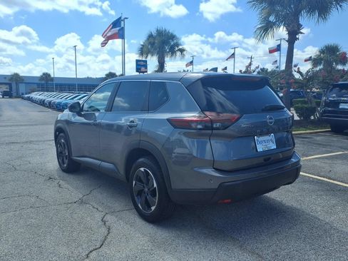 Used 2025 Nissan Rogue SV AWD/4WD image 2