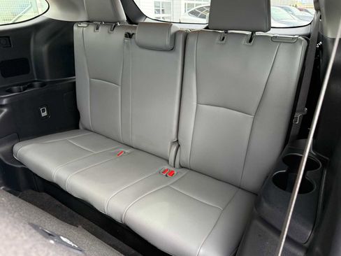 Used 2023 Toyota Highlander XLE image 18