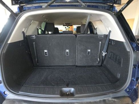 Used 2025 Nissan Pathfinder SV image 23