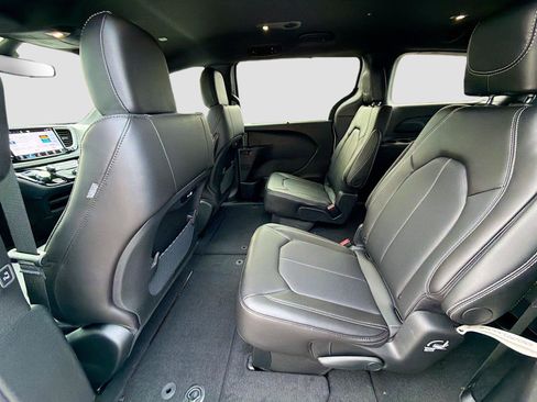 New 2026 Chrysler Pacifica Select w/ S Appearance Package FWD image 22