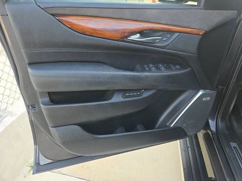 Used 2016 Cadillac Escalade Premium image 27
