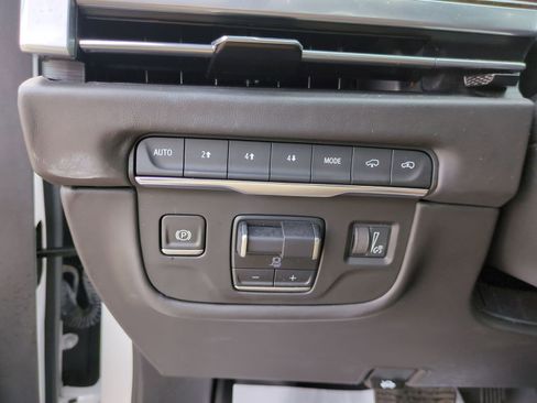 Certified 2025 Cadillac Escalade ESV Sport Platinum AWD/4WD image 18