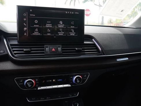 Used 2023 Audi Q5 2.0T Premium w/ Convenience Package AWD/4WD image 23