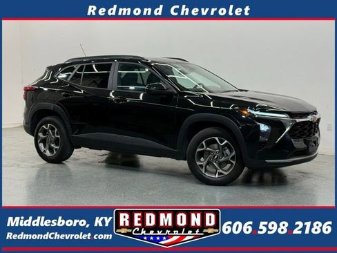 Used 2025 Chevrolet Trax LT w/ LT Convenience Package FWD image 1