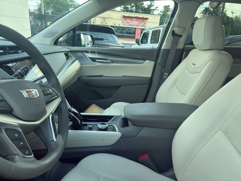 Used 2025 Cadillac XT5 Premium Luxury AWD/4WD image 10