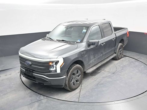Used 2023 Ford F150 Lightning Lariat image 27