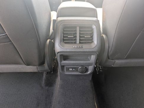 Used 2022 Volkswagen Tiguan SE AWD/4WD image 19
