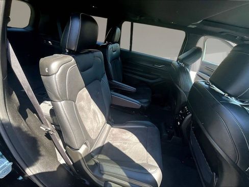 Used 2024 Jeep Grand Cherokee L Altitude AWD/4WD image 24