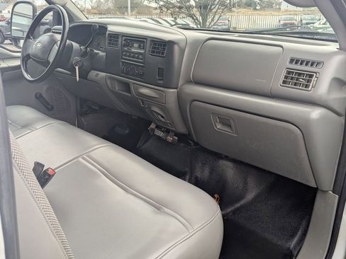 Used 2004 Ford F450 XL image 19