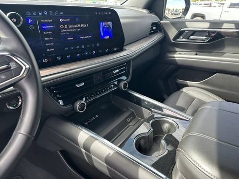 Certified 2025 Chevrolet Suburban Z71 AWD/4WD image 25