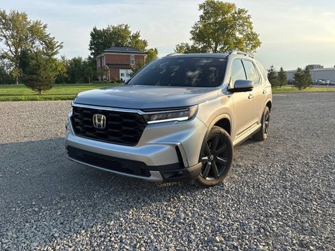 Used 2025 Honda Pilot Elite image 1