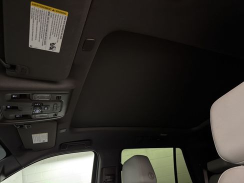 Used 2023 Chevrolet Tahoe LT w/ Luxury Package RWD image 16
