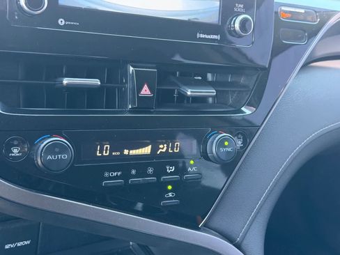 Used 2022 Toyota Camry LE w/ Carpet Mat Package (TMS) FWD image 20