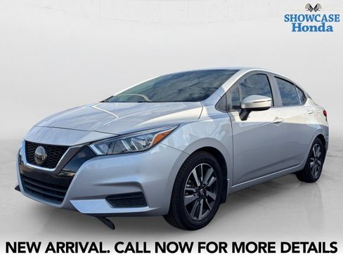 Used 2021 Nissan Versa SV FWD image 2