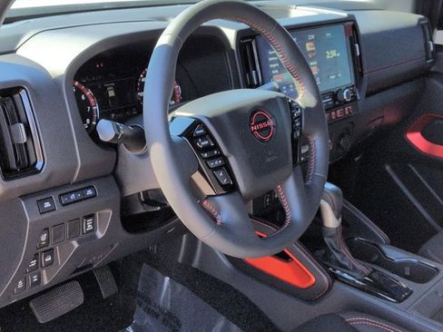 Used 2025 Nissan Frontier PRO-4X w/ Pro Convenience Package image 10