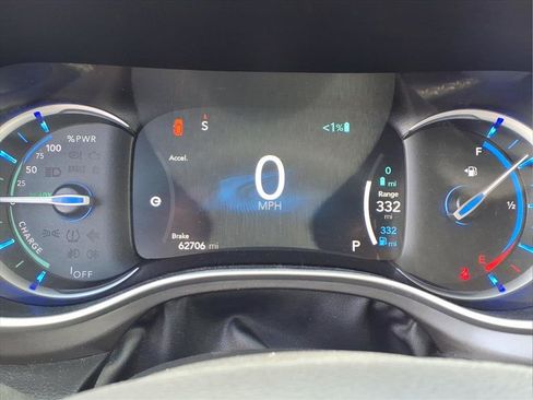 Used 2024 Chrysler Pacifica Limited FWD image 14