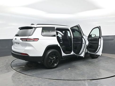 Used 2024 Jeep Grand Cherokee L Laredo AWD/4WD image 28