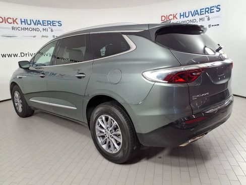 Used 2023 Buick Enclave Essence AWD/4WD image 6