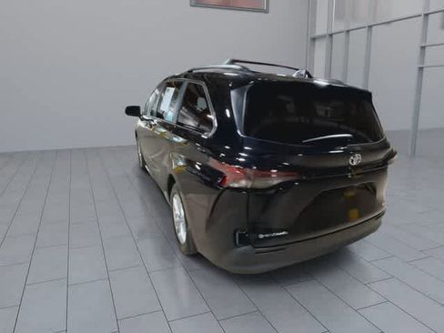 Used 2025 Toyota Sienna XLE w/ XLE Plus Package AWD/4WD image 7