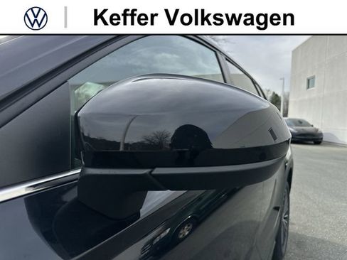 New 2026 Volkswagen Taos SE FWD image 10