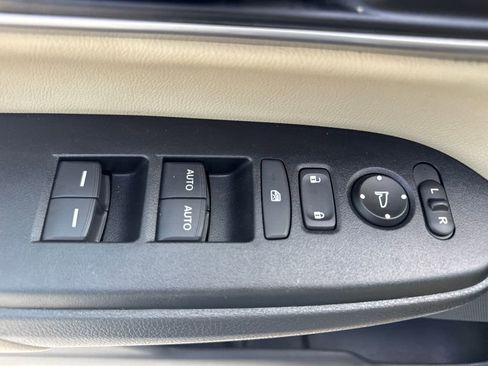 Used 2018 Honda CR-V Touring image 14