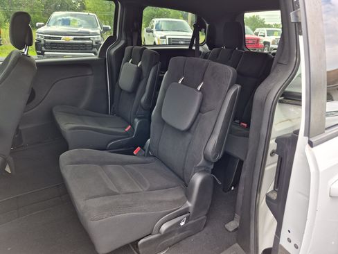 Used 2019 Dodge Grand Caravan SE FWD image 10