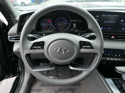 Used 2023 Hyundai Elantra SEL FWD image 17