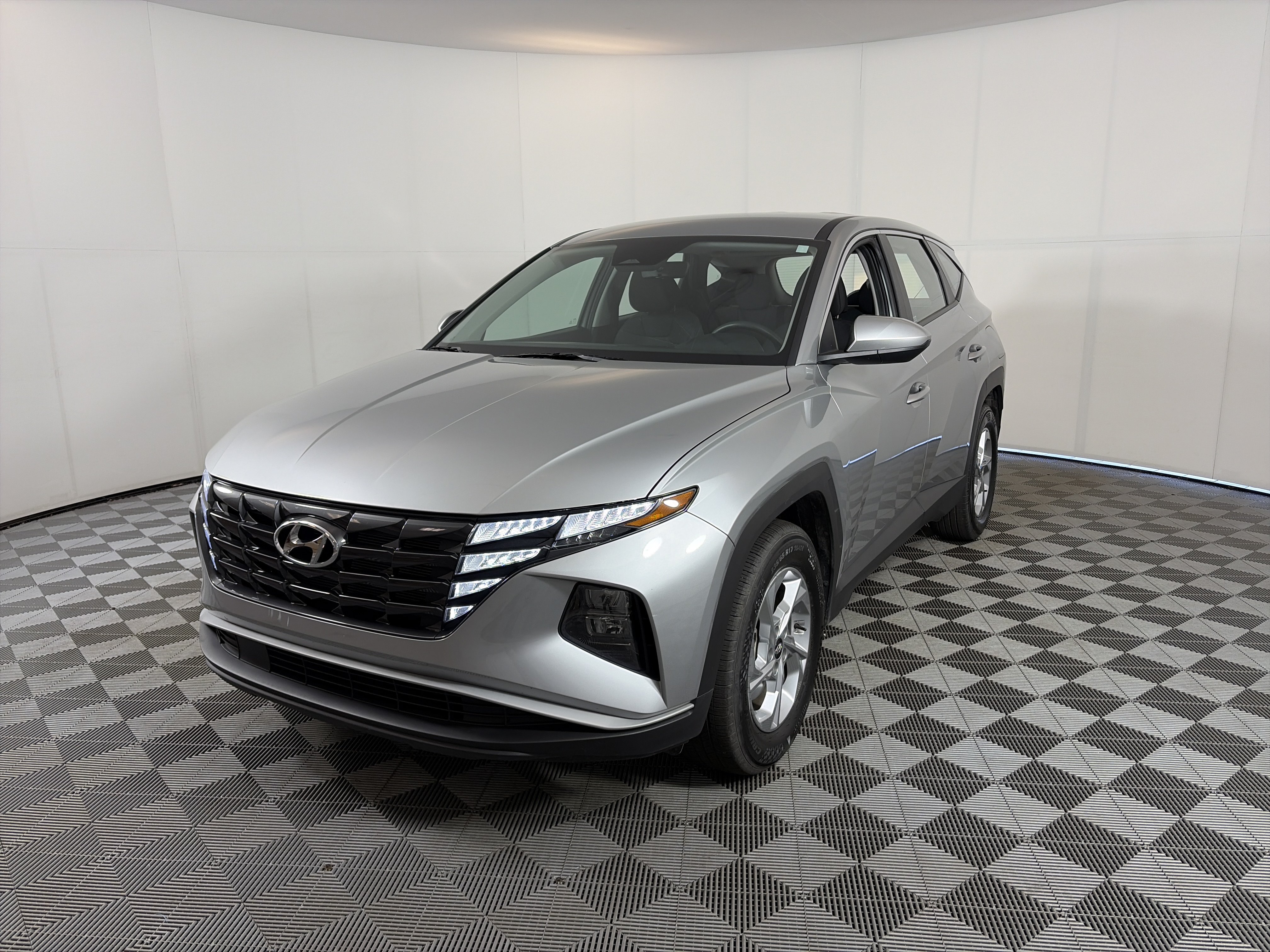 Certified 2024 Hyundai Tucson SE FWD image 2
