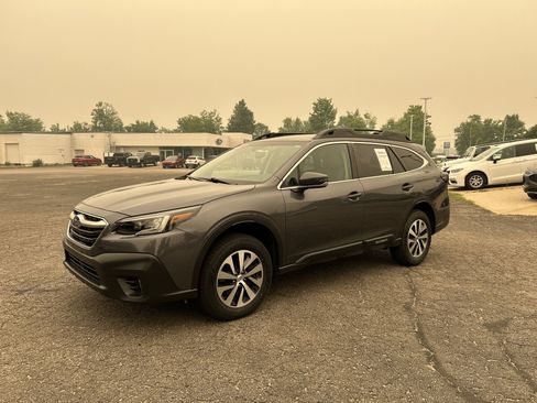 Used 2022 Subaru Outback Premium AWD/4WD image 8