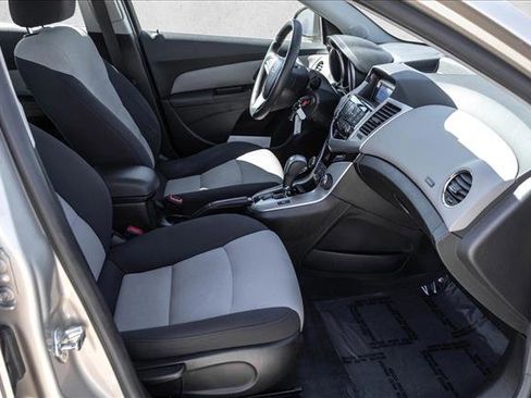 Used 2013 Chevrolet Cruze LS FWD image 21