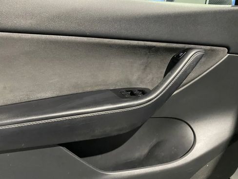 Used 2021 Tesla Model Y Long Range image 12