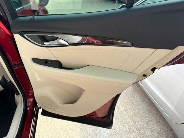Used 2021 Buick Envision Essence FWD image 22