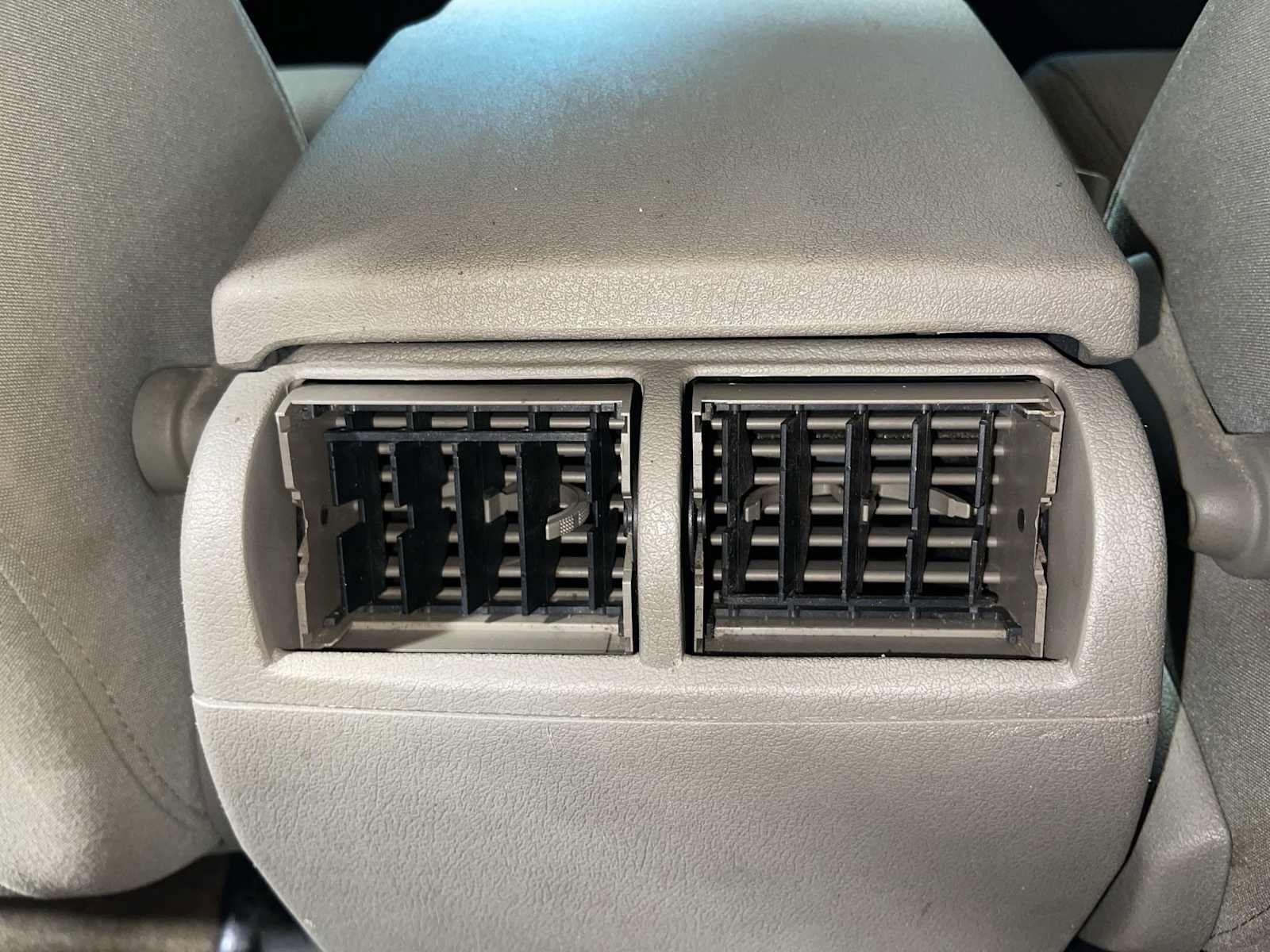 Used 2006 Jeep Commander 4WD image 25