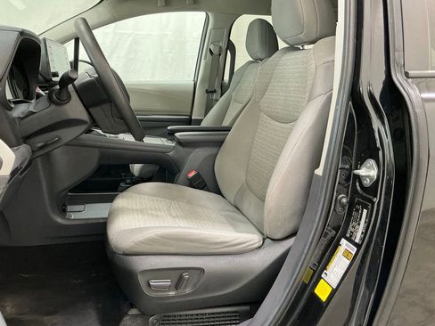 Used 2024 Toyota Sienna LE image 8